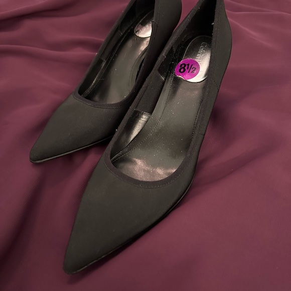 Beautiful Calvin Klein Fabric Pumps - Picture 2 of 6